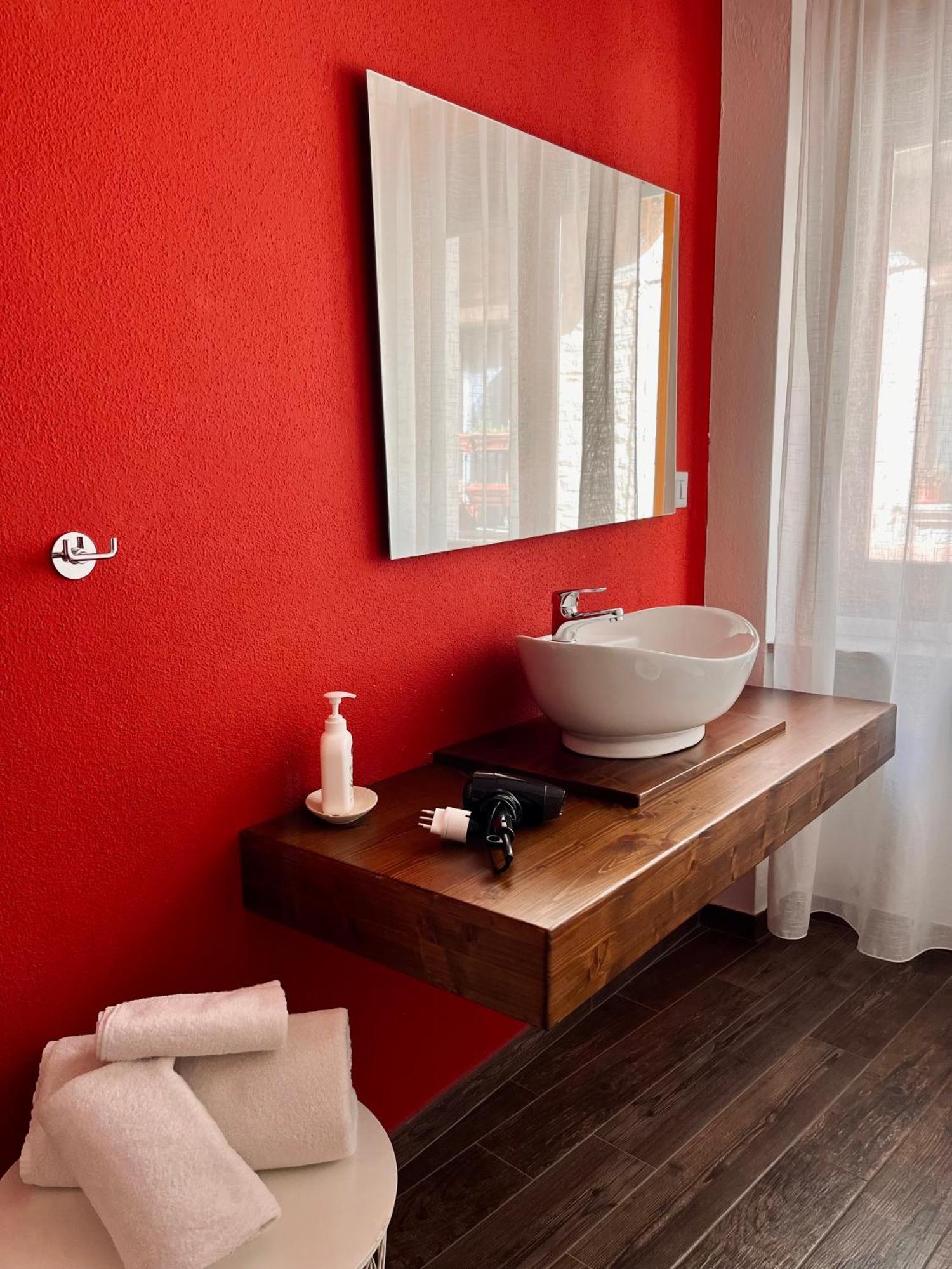 נואורו Carrales Guest House מראה חיצוני תמונה