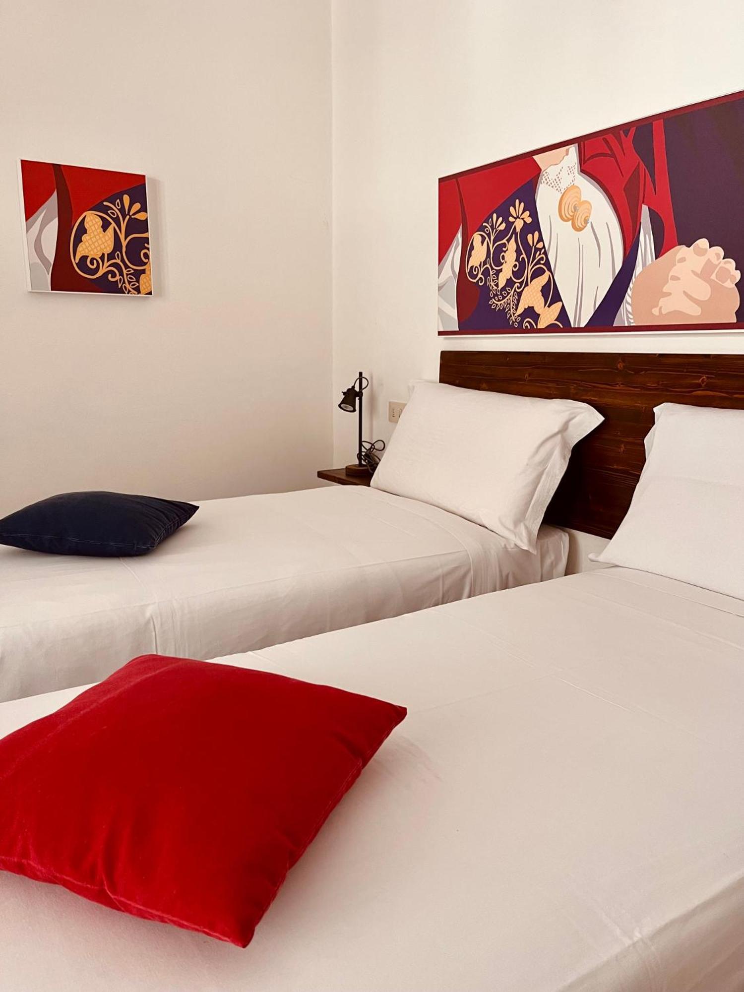 נואורו Carrales Guest House מראה חיצוני תמונה