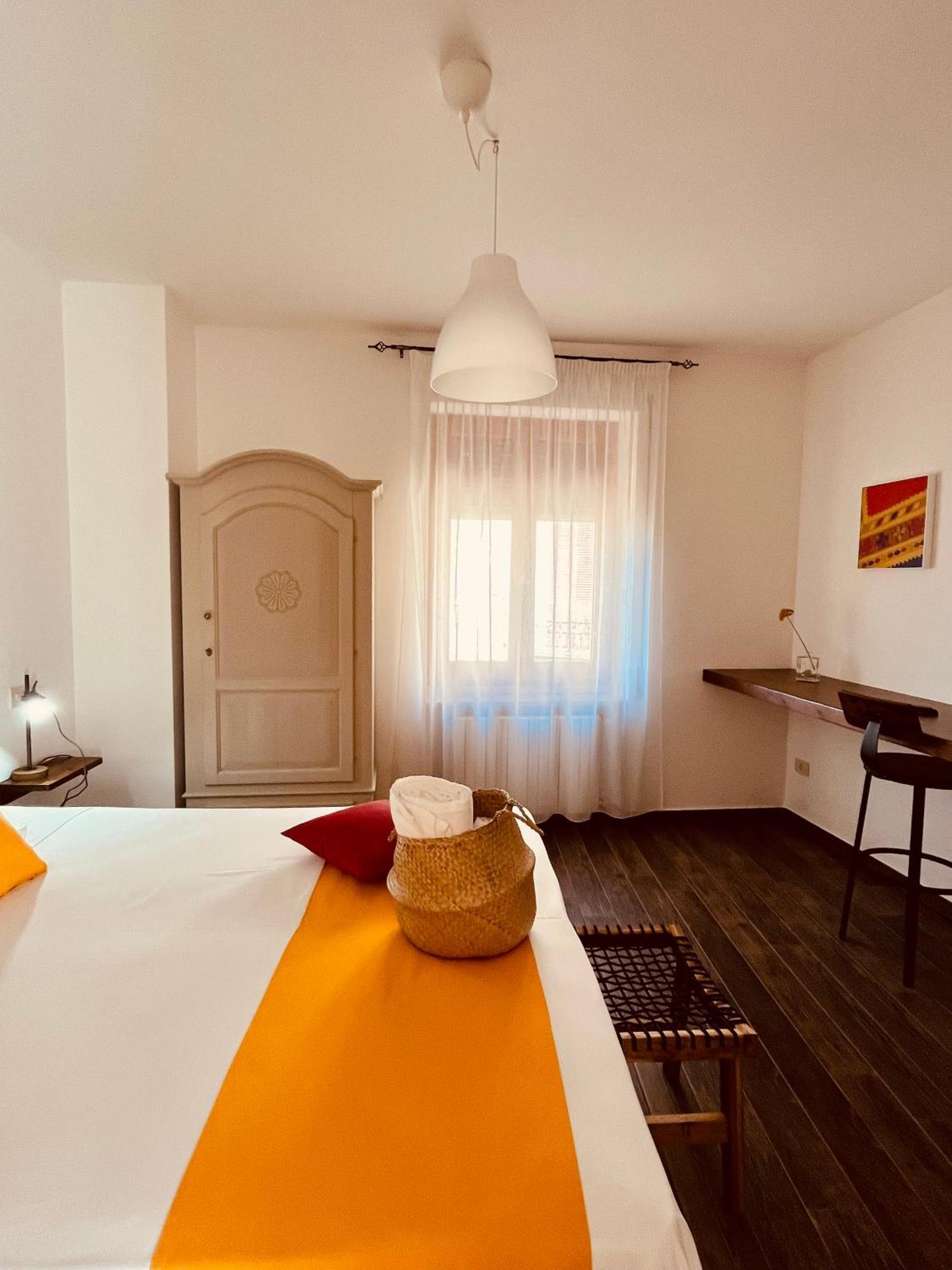 נואורו Carrales Guest House מראה חיצוני תמונה