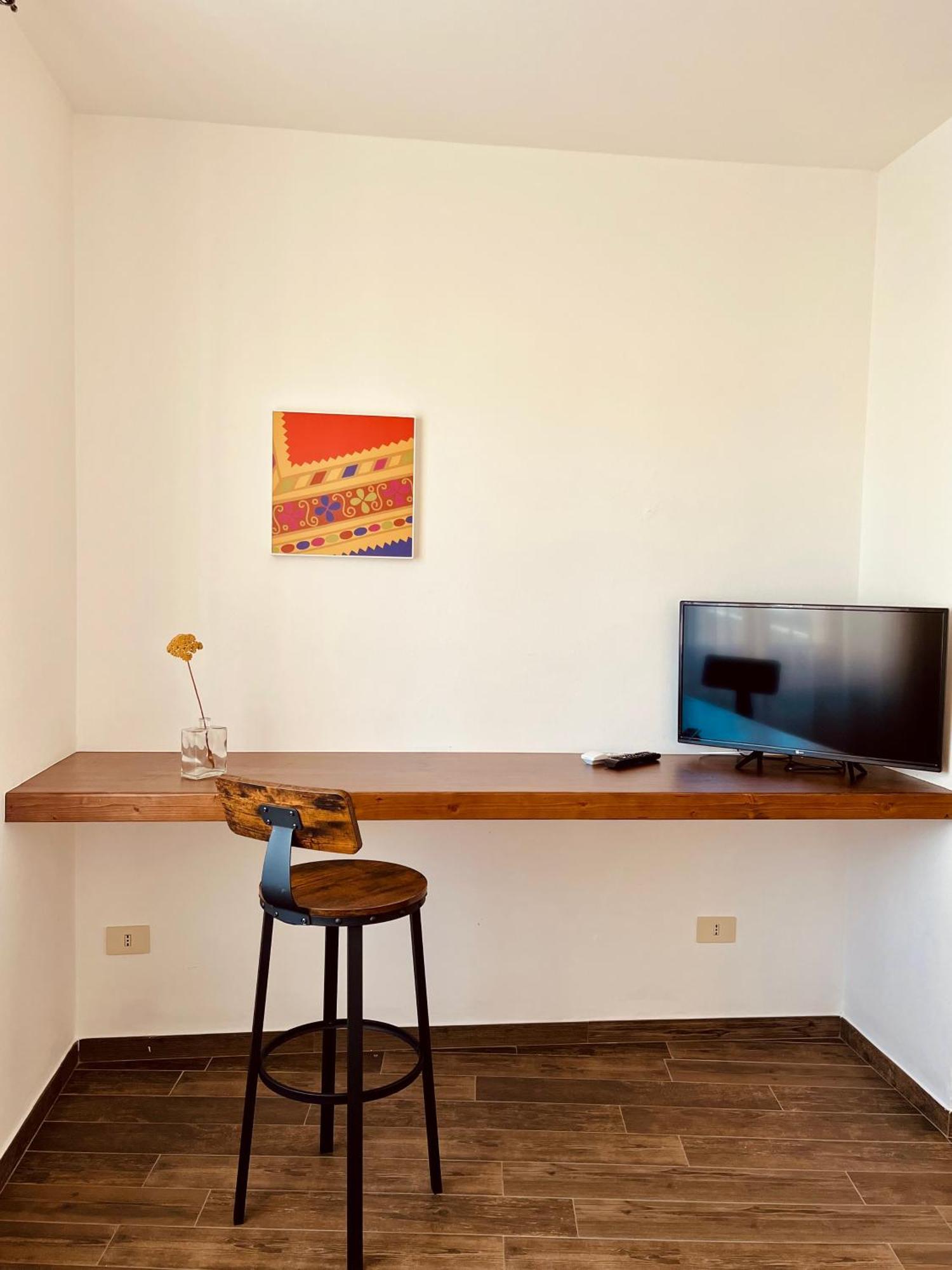 נואורו Carrales Guest House מראה חיצוני תמונה