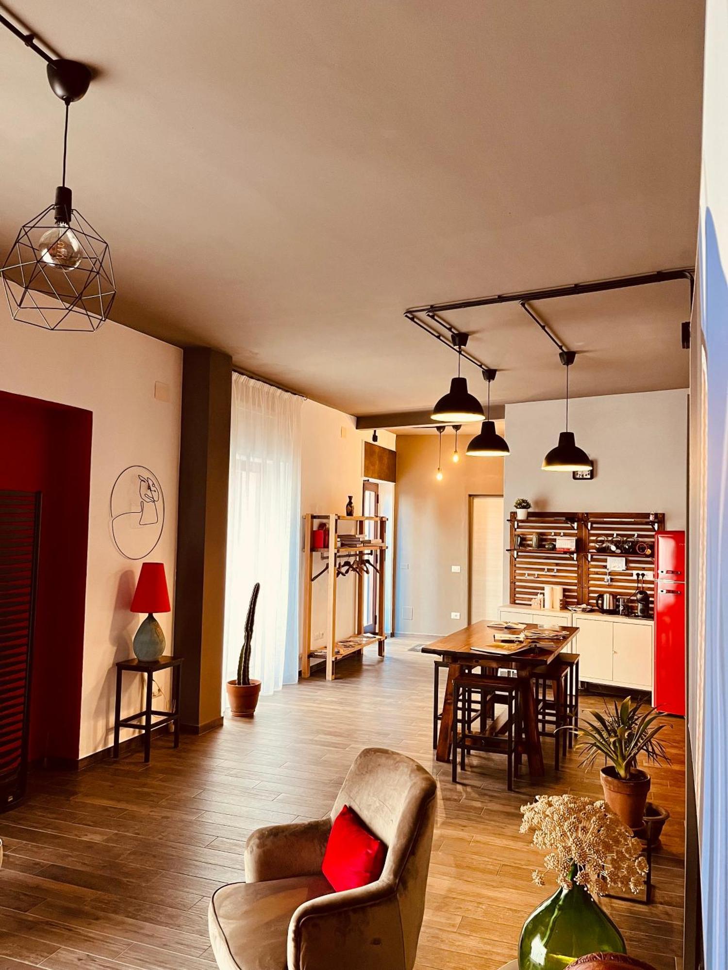 נואורו Carrales Guest House מראה חיצוני תמונה