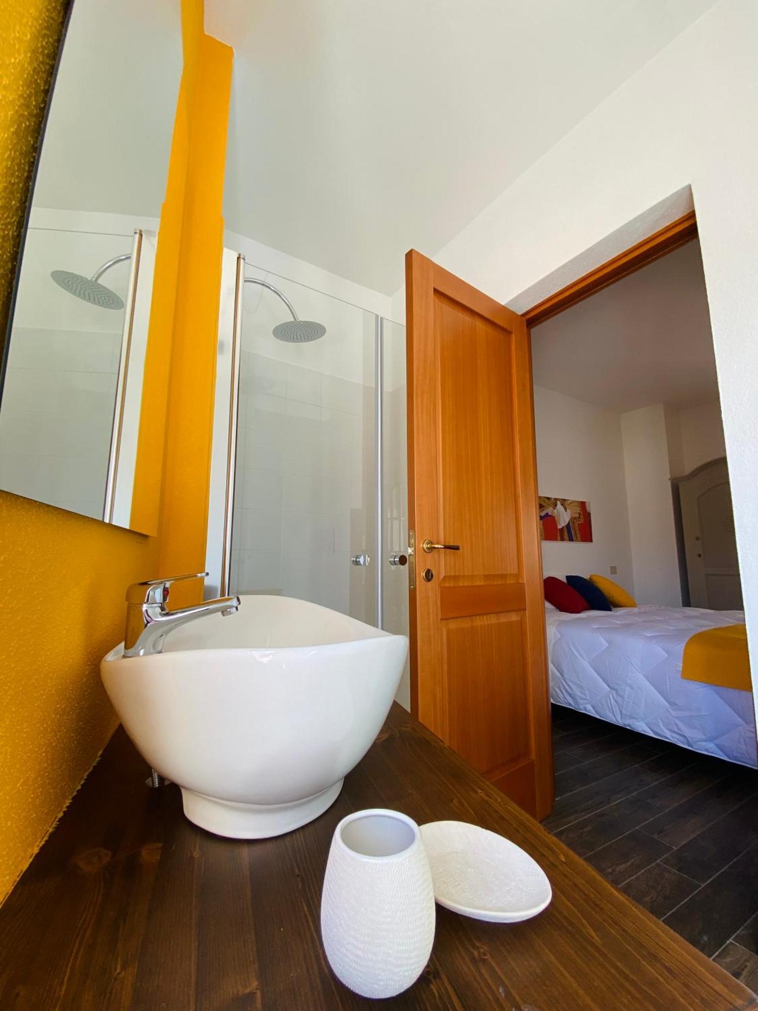 נואורו Carrales Guest House מראה חיצוני תמונה