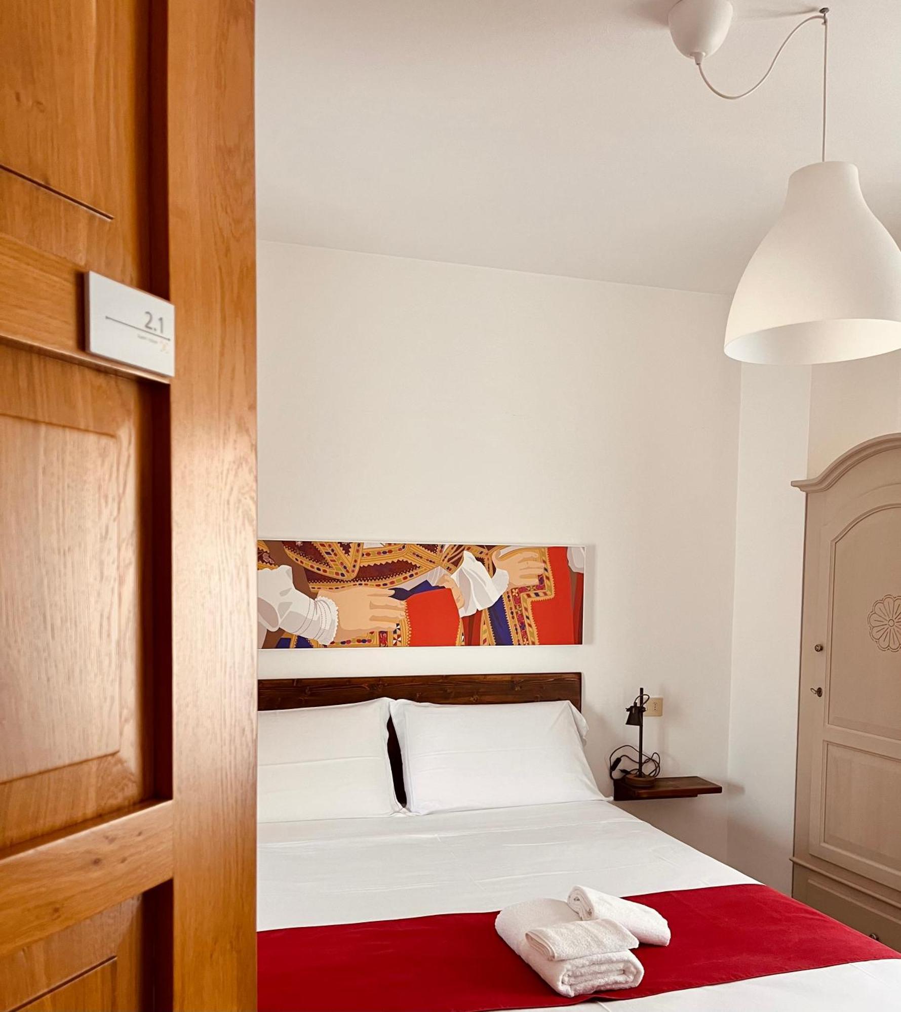 נואורו Carrales Guest House מראה חיצוני תמונה
