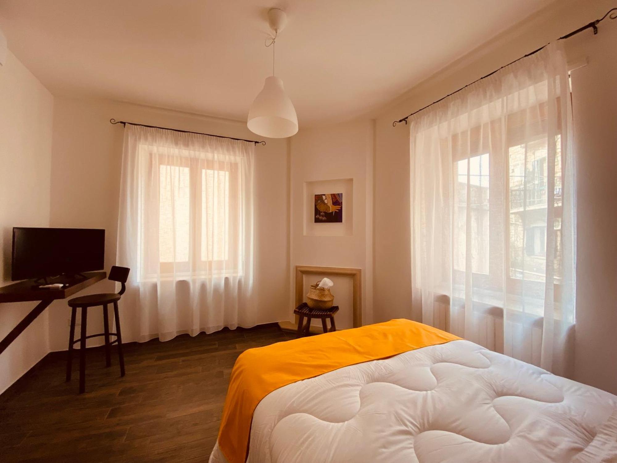 נואורו Carrales Guest House מראה חיצוני תמונה