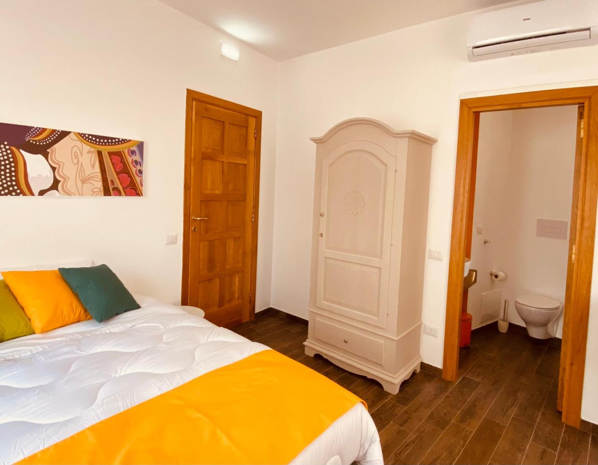 נואורו Carrales Guest House מראה חיצוני תמונה