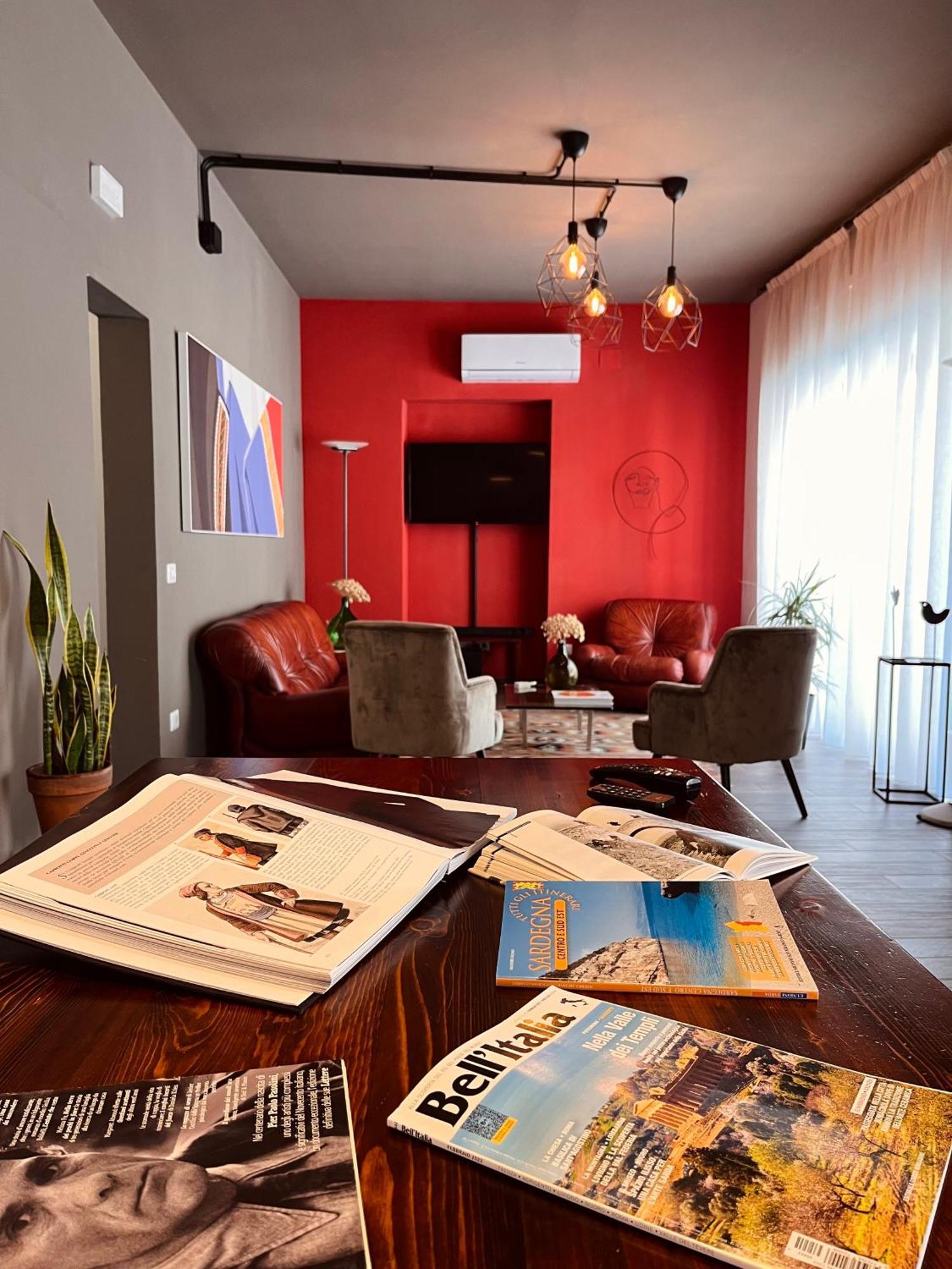 נואורו Carrales Guest House מראה חיצוני תמונה