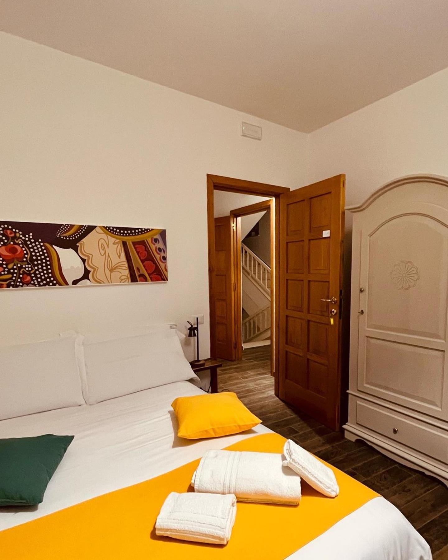 נואורו Carrales Guest House מראה חיצוני תמונה