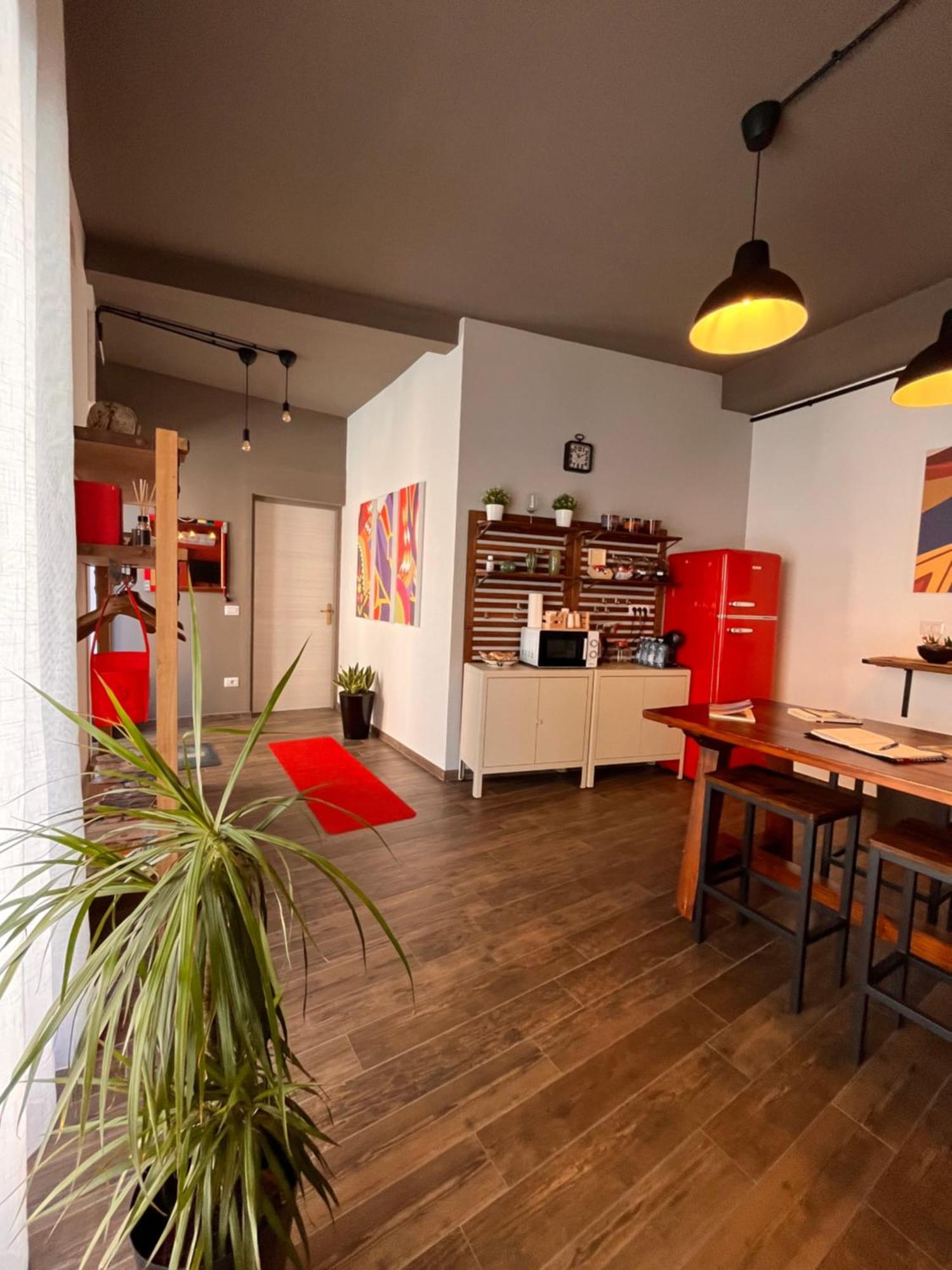 נואורו Carrales Guest House מראה חיצוני תמונה