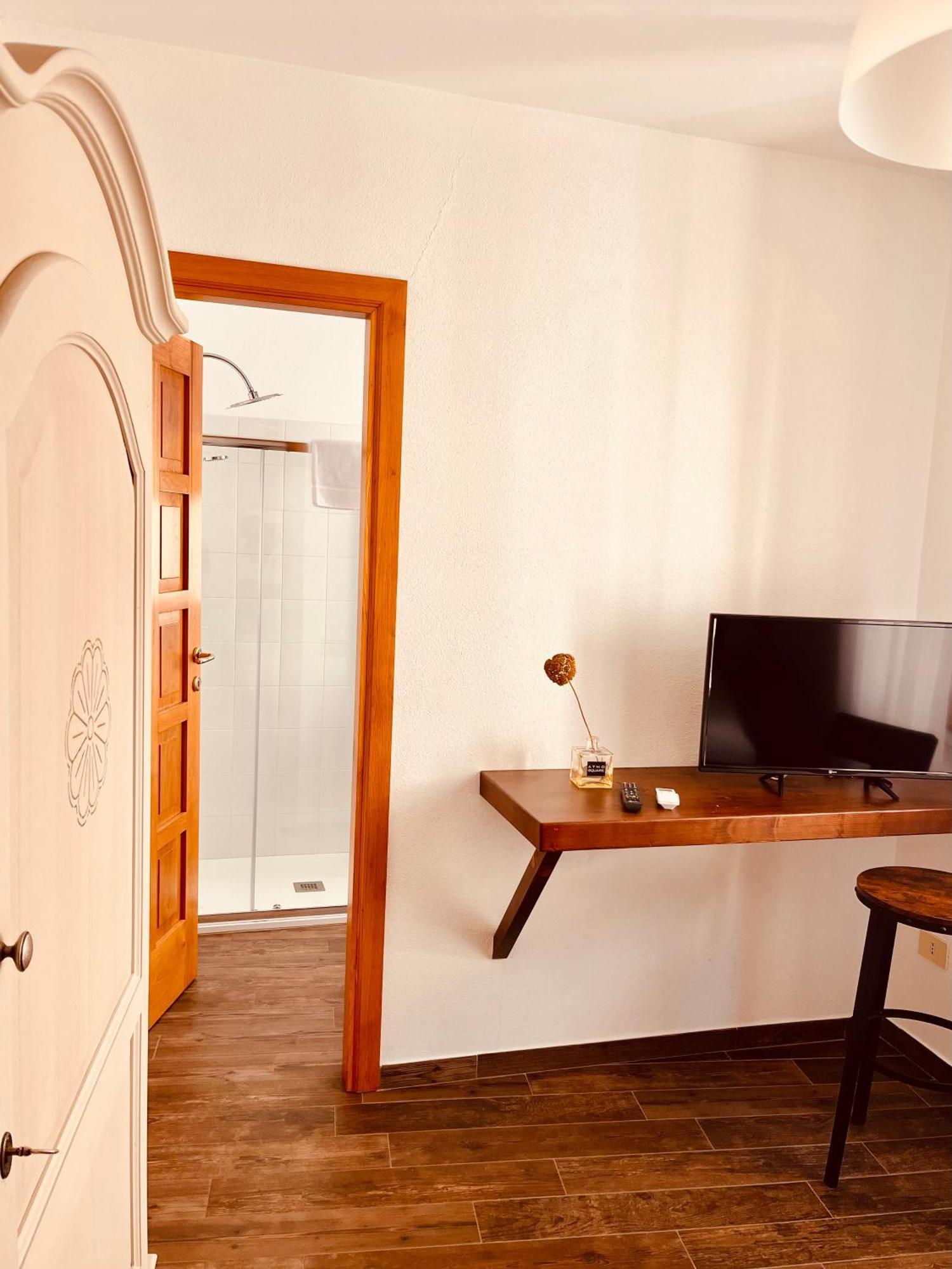 נואורו Carrales Guest House מראה חיצוני תמונה